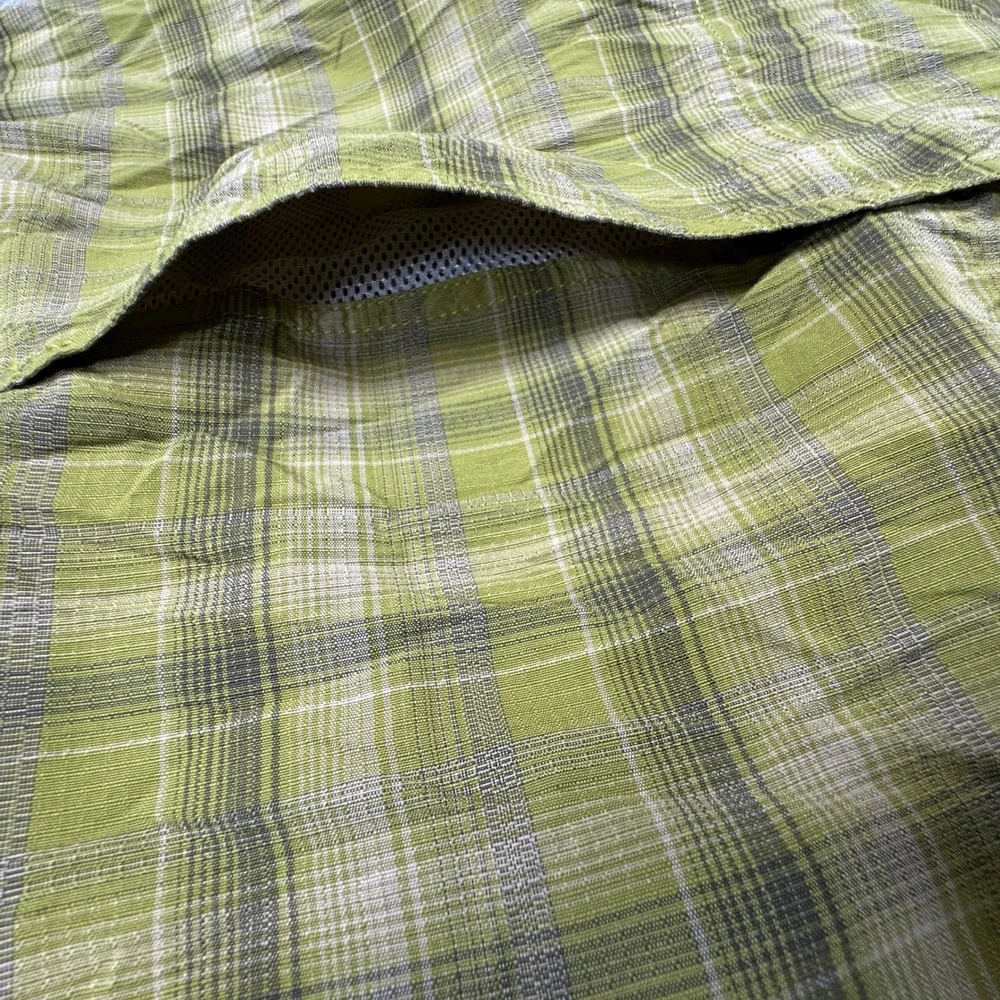 The North Face Shirt Mens XL Green Plaid Vented Nylon Hiking Fishing Long Sleeve